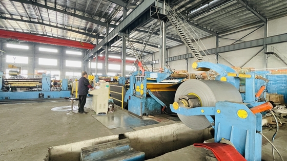 Mesin Menggorok Lembaran Logam 1800mm Dengan Decoiler Hidrolik Tipe Berat