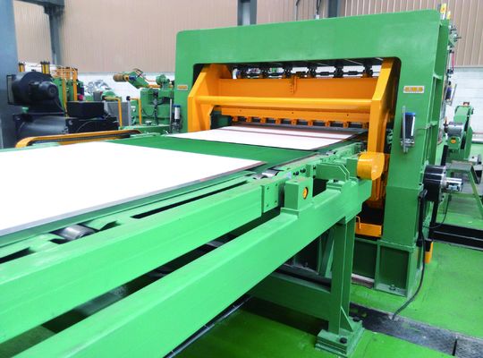 Lembaran Logam Dipotong Untuk Garis Panjang untuk Potongan memanjang untuk ketebalan 0,3-3mm, Kumparan maks 15T oleh kontrol PLC