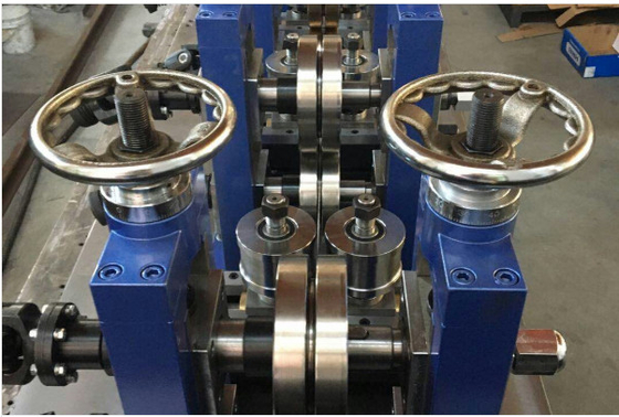 Carbon High Frequency Welded Pipe Mill Membuat Tabung Persegi Persegi Panjang
